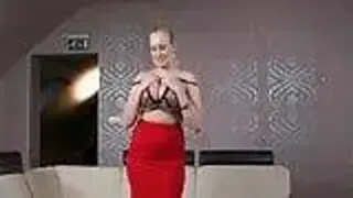 Angel Wicky busige Blondine fickt anal