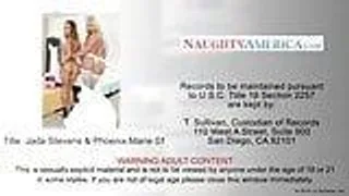 Jada Stevens und phoenix Marie teilen sich einen Schwanz