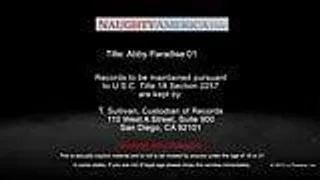 Abby Paradise eine Blondine mit kleinen Titten