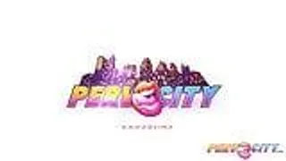 Pervcity Krissy Lynn spielt mit ihrem Arsch