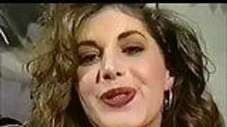 Geile Lesbe wird bis zum Orgasmus gefickt